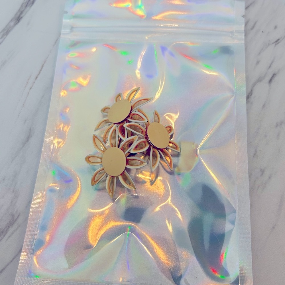 Vintage Daisy Enamel Brooch Pin